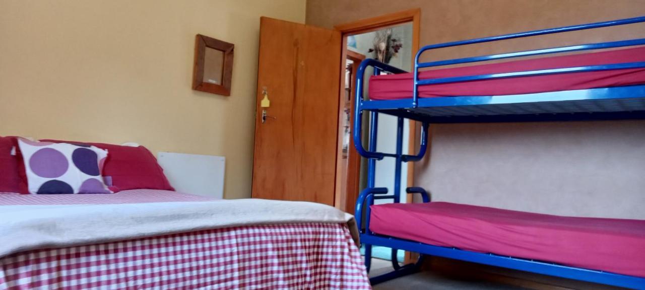 Surat Bay Lodge By The Sea/Backpackers Hostel Owaka Eksteriør bilde