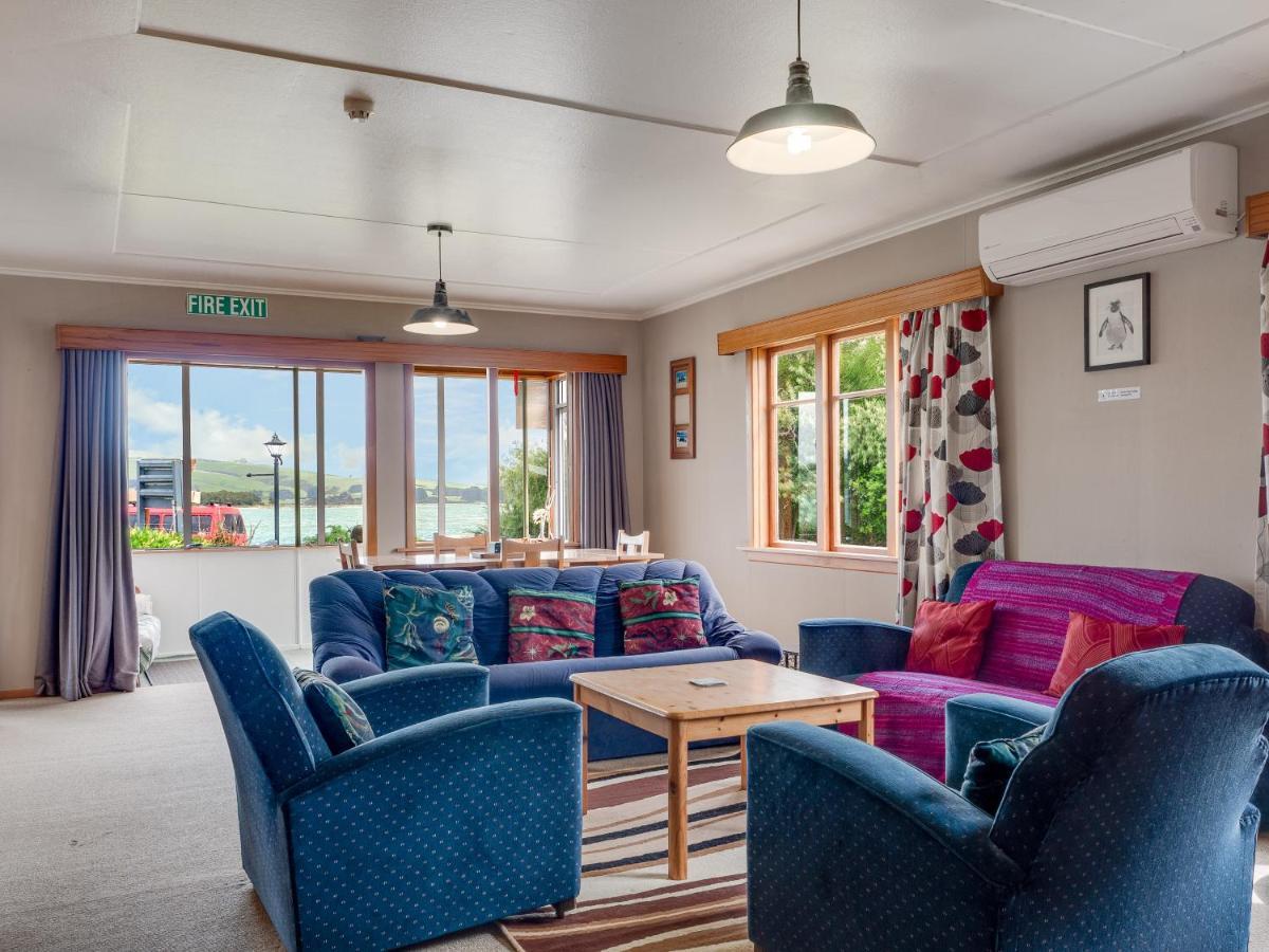 Surat Bay Lodge By The Sea/Backpackers Hostel Owaka Eksteriør bilde